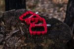 Roost Nero pedals in Red